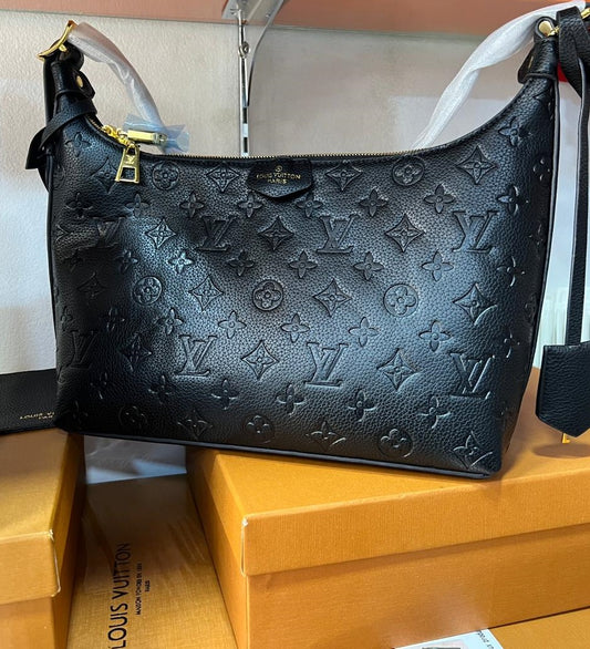 Louis Vuitton Casual Style Street Style Logo Shoulder Bags