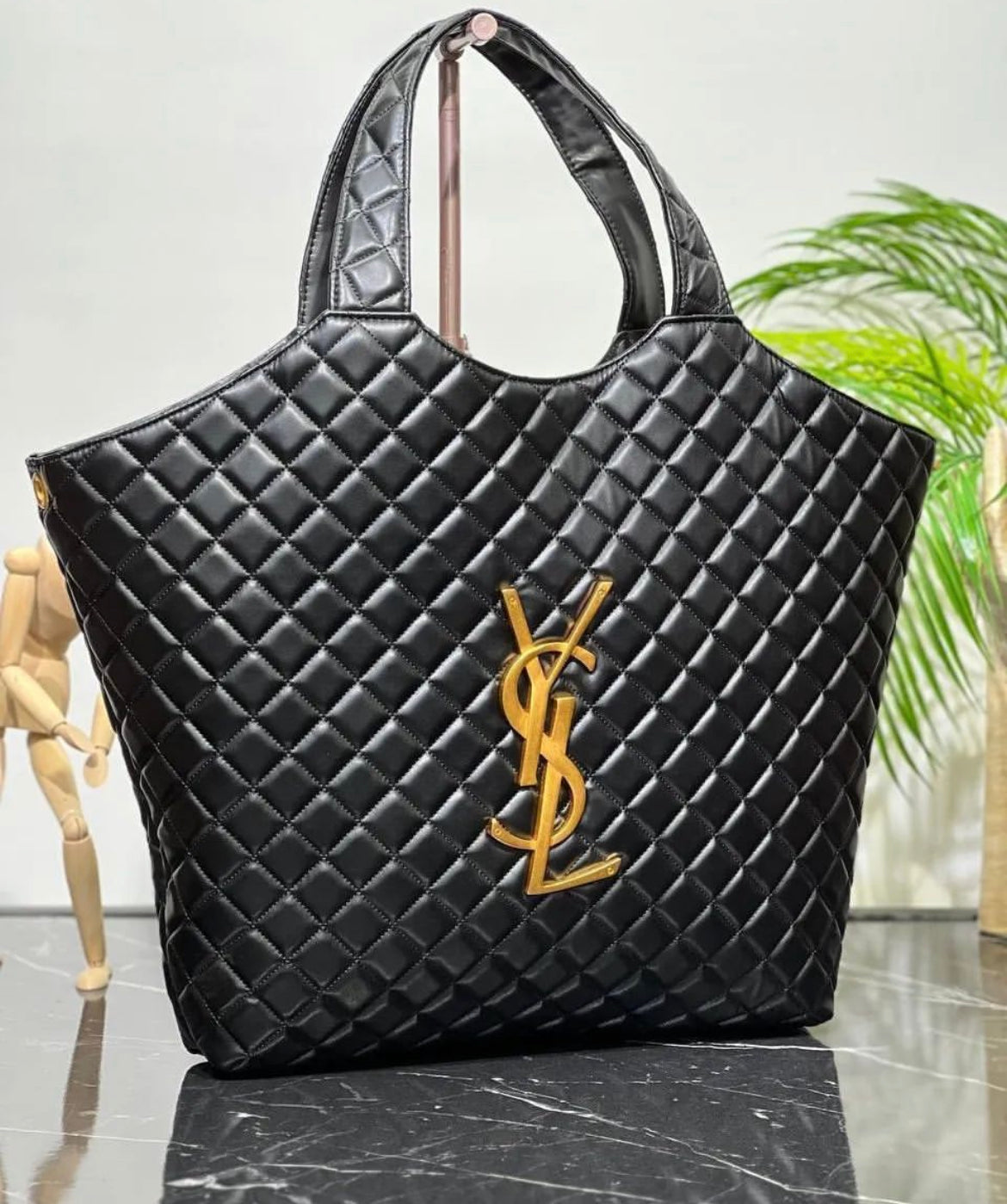 Ysl icare maxi shopping discount bag in quilted lambskin